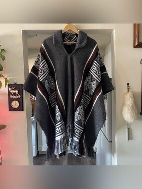 Vintage Wool Blend Poncho Aztec Cloak Cape Sweater One Size Unisex 1980s Ecuador